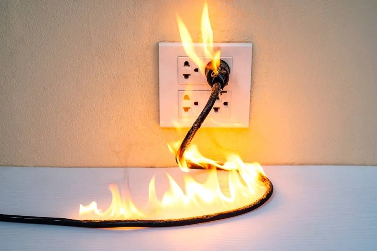 Hướng dẫn cách chữa cháy do chập điện khi ở trọ, chung cư